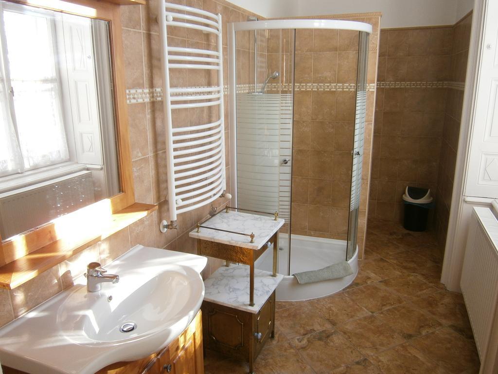 Kastelyfogado Sitke Hotel Стая снимка